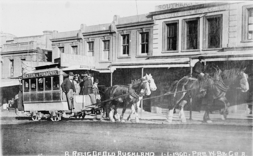 The Newton and Ponsonby Horse Bus, 1900. Sir George Grey Special Collections, Auckland Libraries.